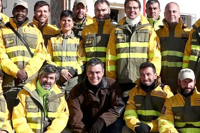 El presidente del Gobierno, Pedro Sánchez, durante su visita a la BRIF del puerto del Pico (Ávila). E. M.