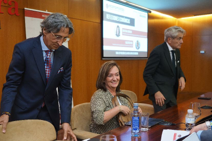 Cristina Herrero, junto Juan Carlos de Margarida y Valentín Pich. - ICAL