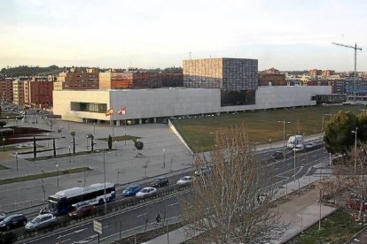 Edificio de las Cortes de Castilla y León, en la avenida de Salamanca de Valladolid