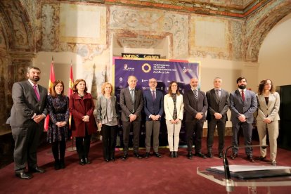 El consejero de Cultura y Turismo, Javier Ortega y el rector de la Universidad de Valladolid, Antonio Largo.- ICAL