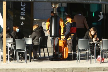 Una terraza en Ponferrada. / ICAL