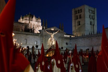 Procesión de la Hermandad del Santísimo Cristo de las Injurias, cofradía del Silencio.- ICAL