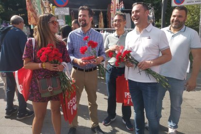 El secretario general del PSOE de Castilla y León, Luis Tudanca, durante su visita a León.- E. PRESS