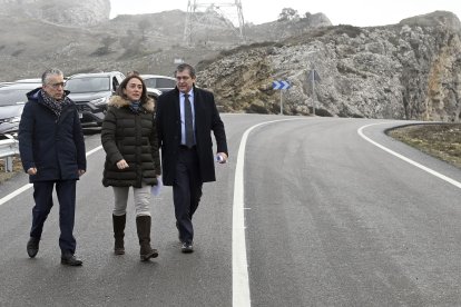 La consejera de Movilidad y Transformación Digital, María González Corral, visita la carretera BU-504 tras las obras realizadas en la misma. ICAL