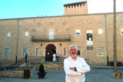 José Ignacio Delgado “Pocholo” frente al monasterio de Santo Domingo en Caleruega. - ARGICOMUNICACIÓN