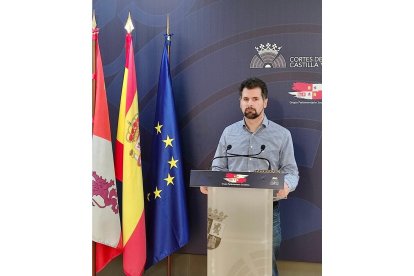 El secretario regional del Psoe Luis Tudanca comparece ante los medios. -ICAL