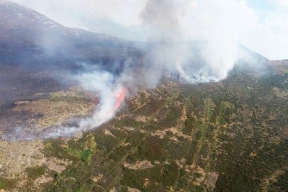 Incendio en Boca de Huérgano (León).- ICAL