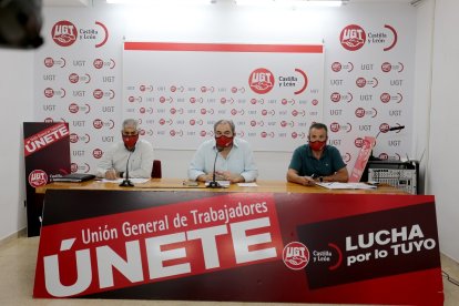 Representantes de UGT durante la rueda de prensa de este martes.- ICAL