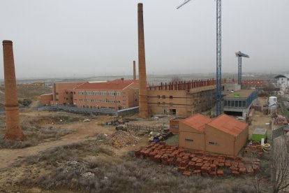 Aspecto de las obras de rehabilitación, paralizadas, de la antigua fábrica de La Tejera en Palencia hace un año - ICAL