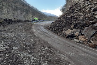 Derrumbe en la carretera de acceso a la localidad de Fornela (León). César Sánchez- Ical