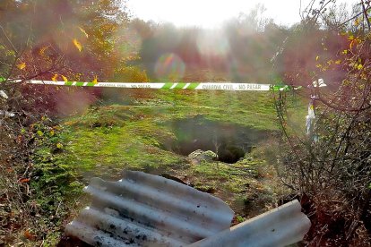 Pozo ilegal acordonado por una unidad del Seprona, en Montejos del Camino, León.- SEPRONA