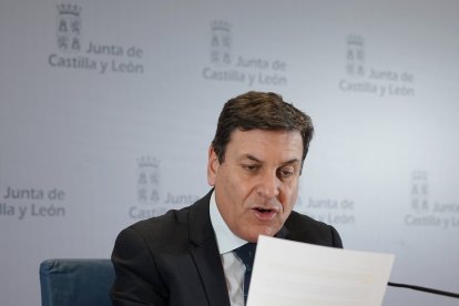 El portavoz de la Junta de Castilla y León, Carlos Fernández Carriedo, en la rueda de prensa posterior al Consejo de Gobierno.- ICAL