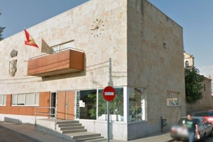 Edificio del ayuntamiento de Doñinos de Salamanca.- STREET VIEW