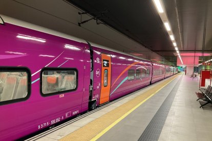 Tren Avlo de Renfe por la Variante de Pajares. -E.M.