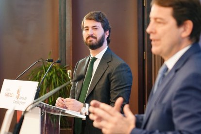 Alfonso Fernández Mañueco y Juan García-Gallardo en la presentación de los presupuestos.- ICAL