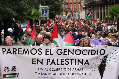 Más de medio centenar de personas participan en Valladolid en una manifestación contra el conflicto en Gaza - ICAL