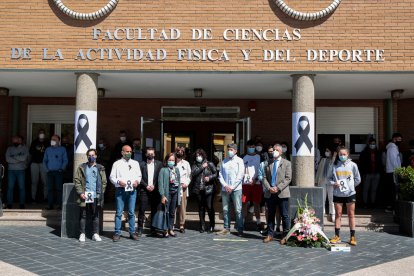 Minuto de silencio en el Campus de Vegazana de León por el
asesinato de un estudiante de la Facultad de Ciencias de la Actividad Física y el Deporte - ICAL