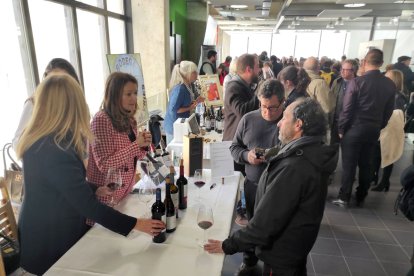 Encuentro en el mercado municipal de Soria celebrado por la asociación de bodegas de la Ribera del Duero - ICAL