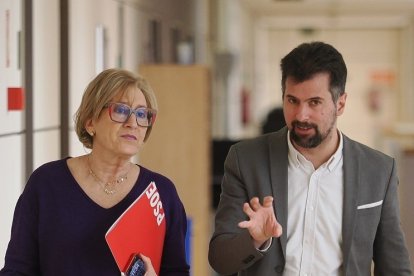 El portavoz del Grupo Parlamentario Socialista y secretario general del PSOECyL, Luis Tudanca, analiza diversos asuntos derivados de la Dependencia en Castilla y León, acompañado de la procuradora Isabel Gonzalo. -ICAL