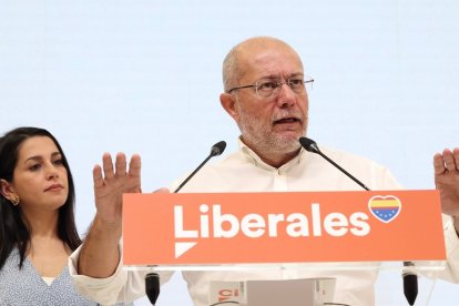 Inés Arrimadas y Francisco Igea, en una imagen de archivo durante una comparecencia ante los medios.-ICAL.