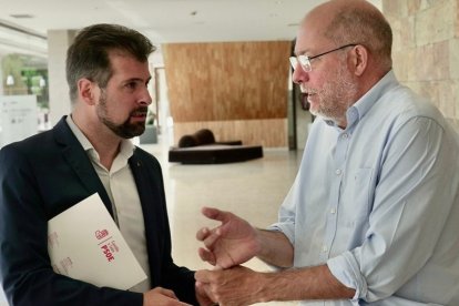 Luis Tudanca y Francisco Igea, en una imagen de archivo en las Cortes