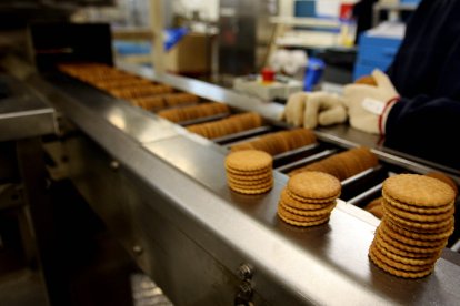 Una imagen de archivo de la fabricación de Galletas Gullón en Aguilar de Campoo