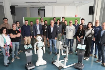 Miembros del equipo del proyecto de los robots.