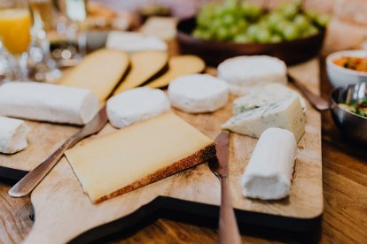 Tabla con distintos tipos de queso.