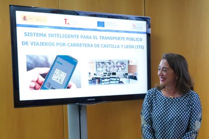 La consejera de Movilidad y Transformación Digital, María González Corral, en la presentación de los proyectos para la implantación de Sistemas Inteligentes de Transporte (ITS) en el servicio público de transporte de viajeros por carretera.