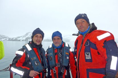 Thibauld Béjard, José Abel Flores y Andrés S. Rigual durante la expedición