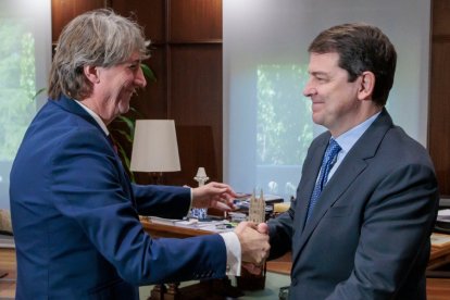 El alcalde de Soria, Carlos Martínez, y el presidente de la Junta, Alfonso Fernández Mañueco.