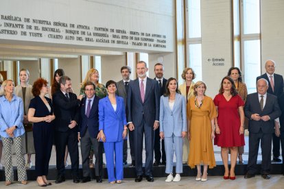 Primera reunión del Real Patronato de la Galería de las Colecciones Reales, presidida por los reyes.