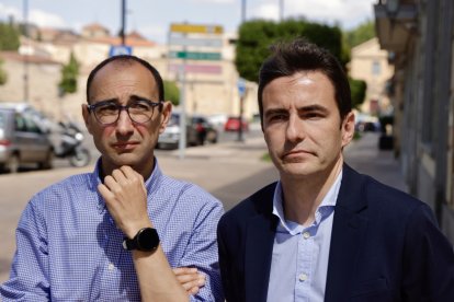 El secretario general del PSOE de Salamanca, David Serrada, junto con el secretario Federal de Política Económica y Transformación Digital del partido, Pedro Casares.