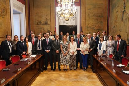 El PP pide en el Senado que no se supriman las paradas de autobús en 346 municipios de Castilla y León