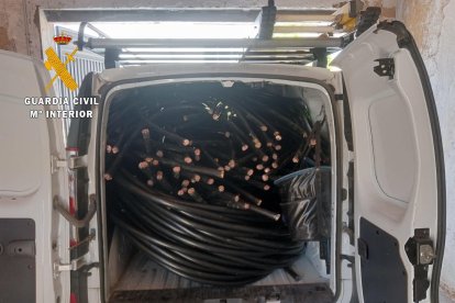 La Guardia Civil de Salamanca detiene a tres hombres por el robo de 485 kilos de cableado de cobre.