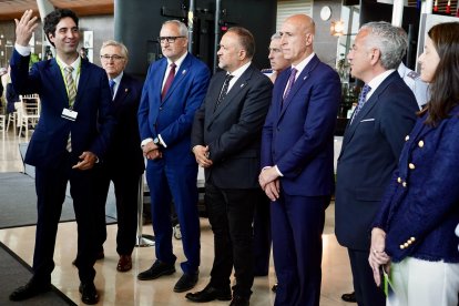 Las autoridades en la celebración de los 25 años del aeropuerto de León.