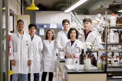 Equipo de investigación en las instalaciones de la Universidad de Salamanca.