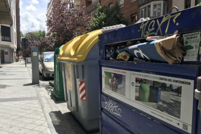 Contenedor de reciclaje de papel