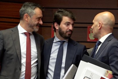 David Hierro, Juan García-Gallardo y Carlos Menéndez, en una imagen de archivo en las Cortes