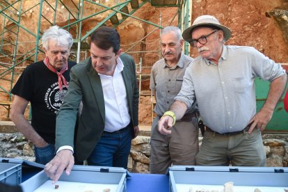 El presidente de la Junta, Alfonso Fernández Mañueco, visita Atapuerca.