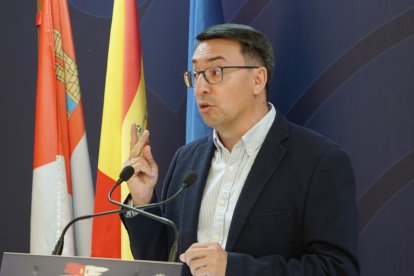 El portavoz de Educación del PSOE, Fernando Pablos