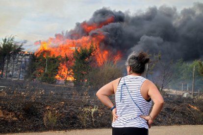 Incendio en Aldea de la Valdoncina en León