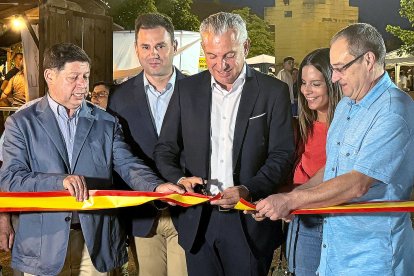 José Jiménez, Javier Alfonso Cendón, Nicanor Sen, Nuria Rubio y Julio Fernández, en la inauguración de la feria
