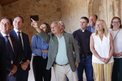 Los consejeros de Cultura, Turismo y Deporte, Gonzalo Santonja, y de Educación, Rocío Lucas, presentan las obras de restauración de la iglesia de Nuestra Señora del Rivero.