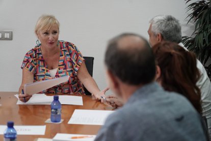 La consejera de Industria, Comercio y Empleo, Leticia García, se reúne con la directiva de la Federación de Organizaciones Artesanas de Castilla y León (Foacal).