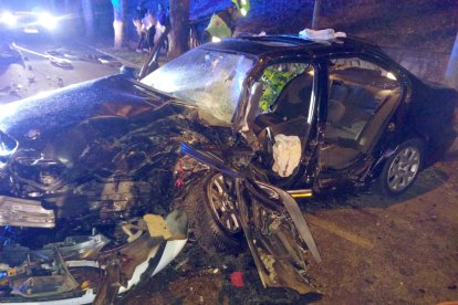 Accidente de tráfico en el cruce de la Avenida del Canal con la calle 2, en el barrio de Compostilla, en Ponferrada, en el que resultaron heridas cinco personas