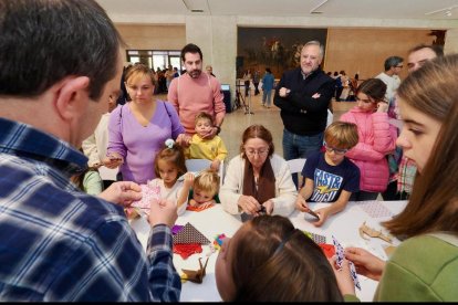 Jornada de artesanía en las Cortes de Castilla y León