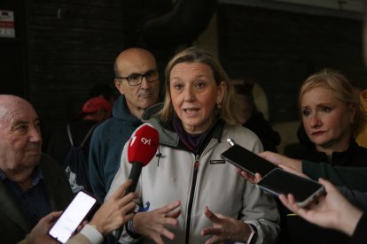 La vicepresidenta de la Junta de Castilla y León y consejera de Familia e Igualdad de Oportunidades, Isabel Blanco, participa en la 39 Marcha Asprosub, que se ha suspendido por la lluvia.