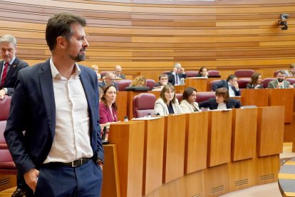 El secretario general del PSOE de Castilla y León, Luis Tudanca, en la segunda sesión del pleno de las Cortes.