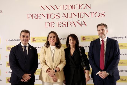 Entrega de la XXXVI edición de los premios Alimentos de España, que preside el ministro de Agricultura, Pesca y Alimentación. Luis Planas. Asiste la consejera de Agricultura, Ganadería y Desarrollo Rural, María González Corral.